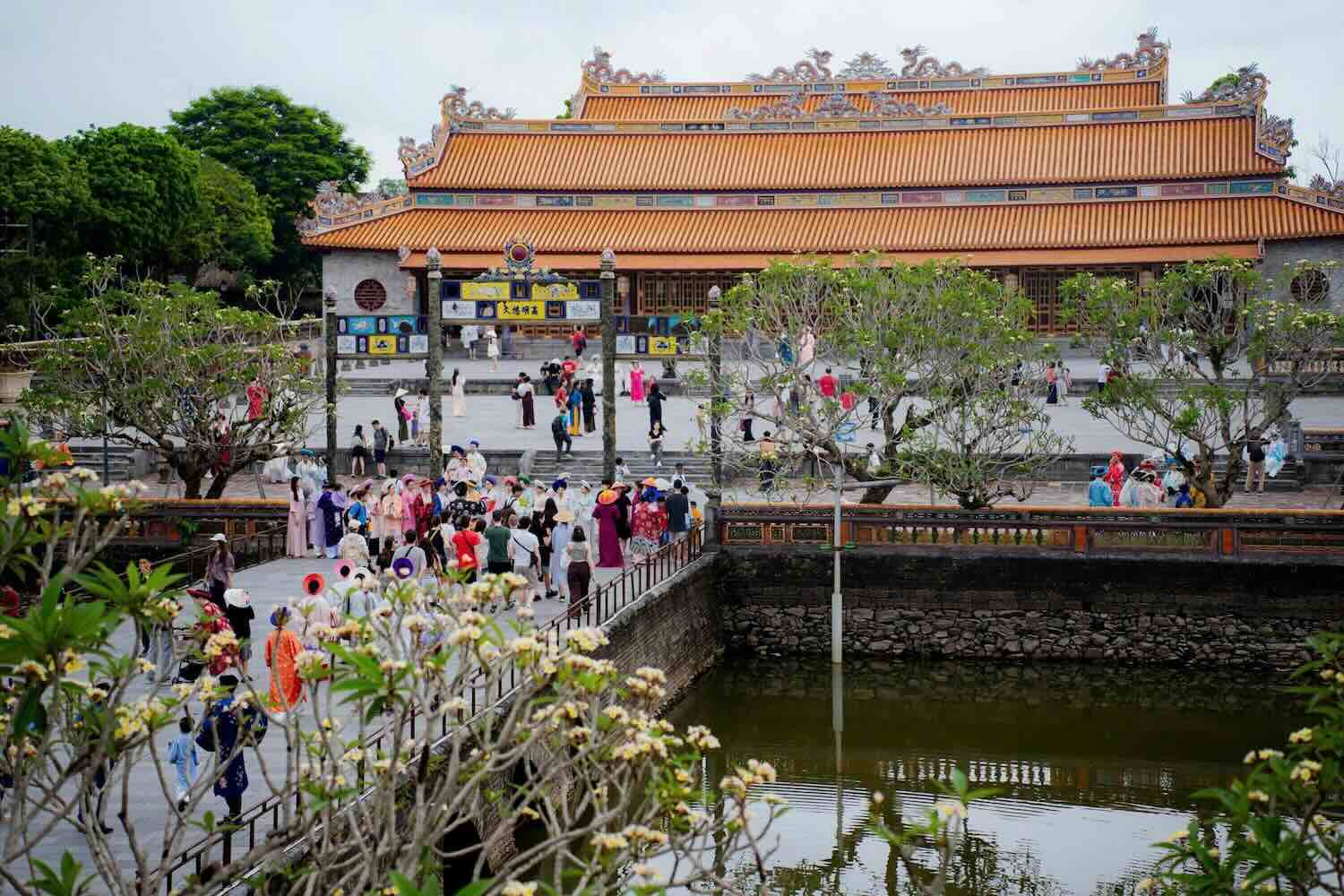 Tourists visit Hue Citadel. Photo: Le Dinh Hoang.