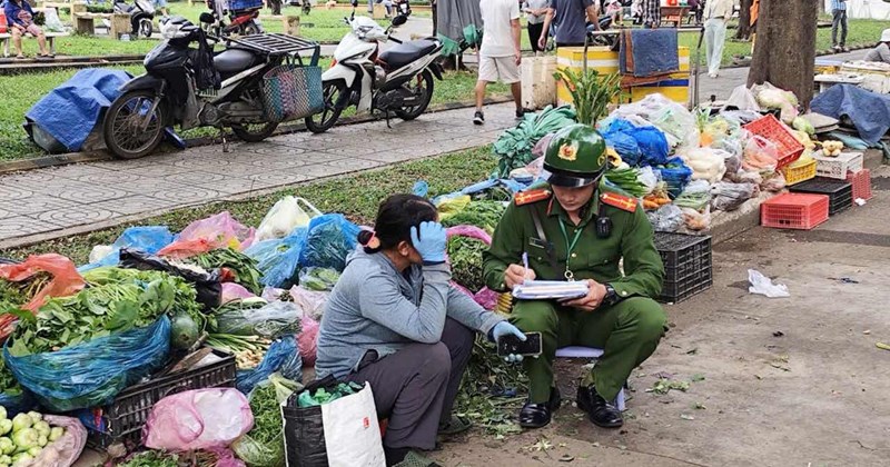TP.HCM: Lập địa điểm kinh doanh mới cho người dân sau giải tỏa vỉa hè