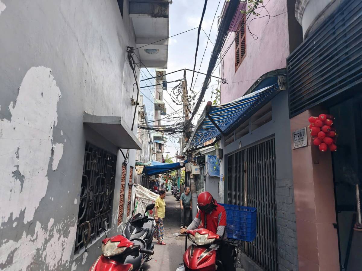 Hình ảnh con hẻm, nơi mà đối tượng Nguyễn Hải Trung dùng hung khí tấn công người khác bị thương. Hiện đối tượng này đã bị bắt giữ. Ảnh: Khải Uy