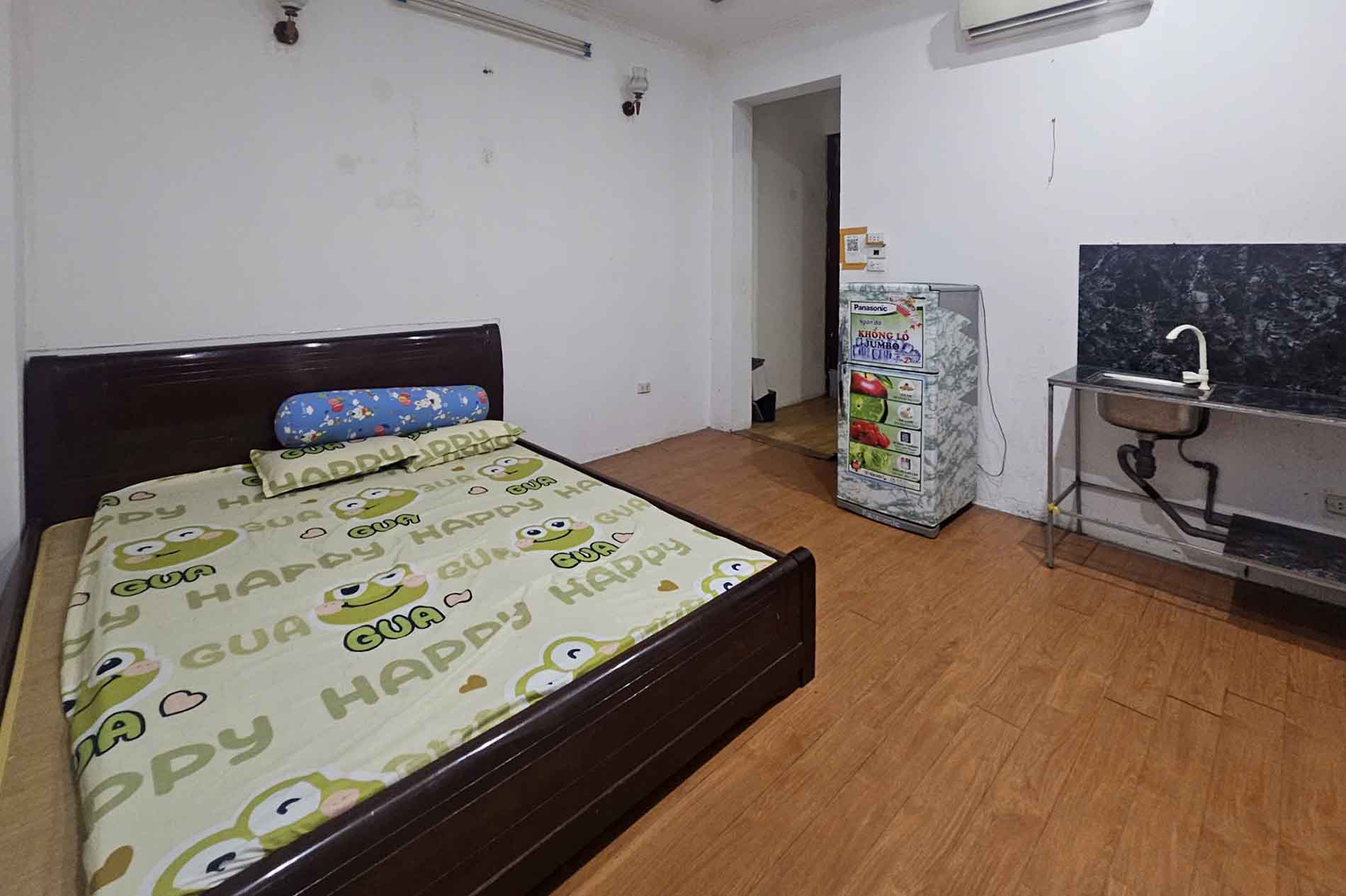 Phòng trọ nơi xảy ra vụ việc bạo hành bé gái 4 tuổi, ghi nhận chiều 7.5. Ảnh: Sóng Hữu 
