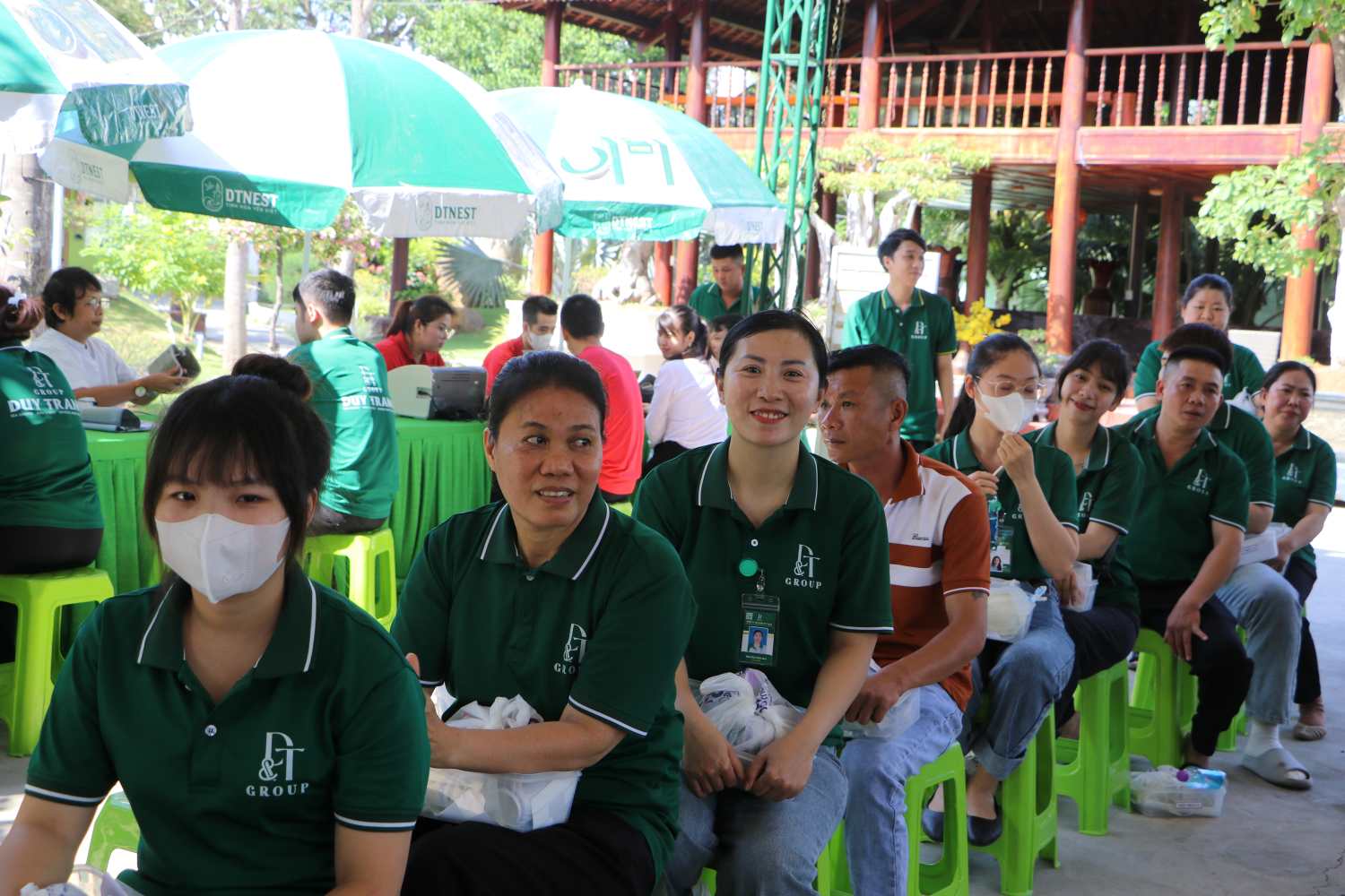 Công nhân lao động DT Group tham gia tích cực hoạt động hiến máu cứu người sau khi Công đoàn phát động. Ảnh: Phương Linh