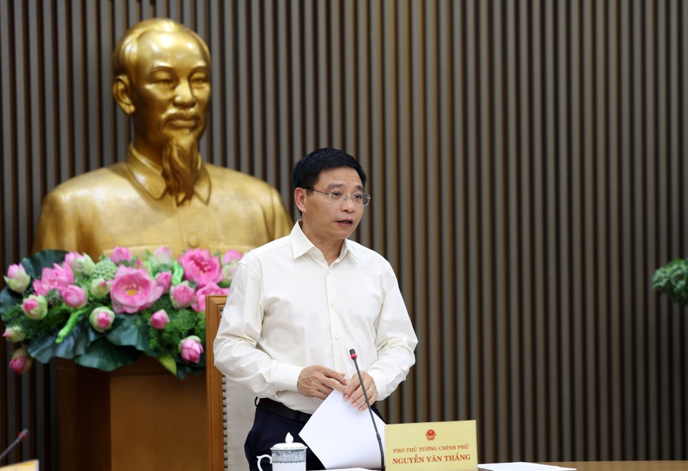 Deputy Prime Minister Nguyen Van Thang agreed with assigning targets to localities once and as soon as possible. Photo: VGP