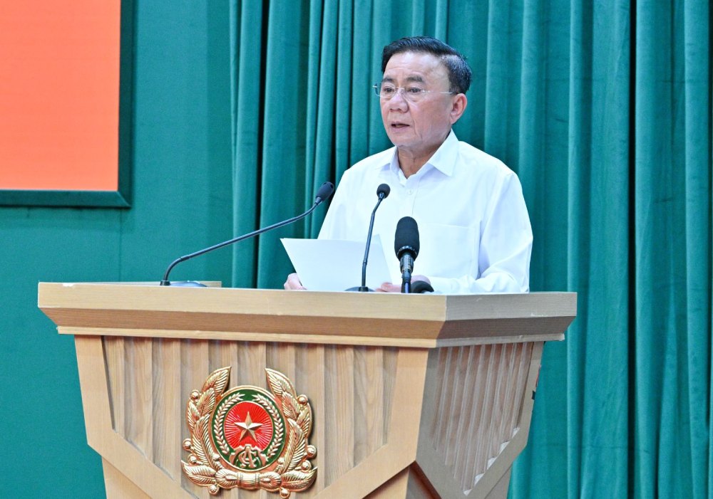 Politburo Member, Standing Secretary of the Secretariat Tran Cam Tu requested to build a truly elite and modern Fire and Rescue Police force. Photo: Dinh Phuong