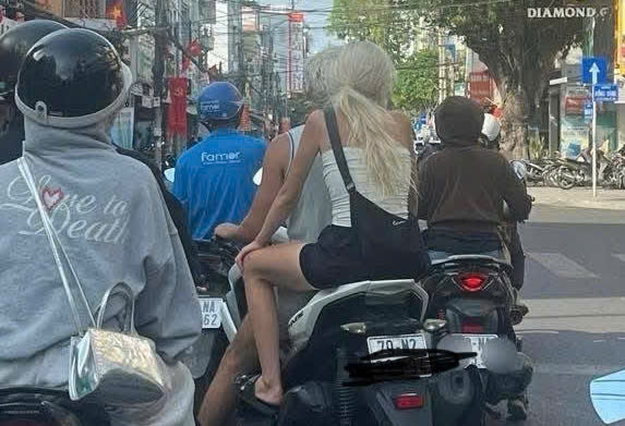 Images d'étrangers conduisant des motos dans les rues de Nha Trang - Khanh Hoa en infraction au code de la route enregistrées par les habitants. Photo: Khanh Hoa