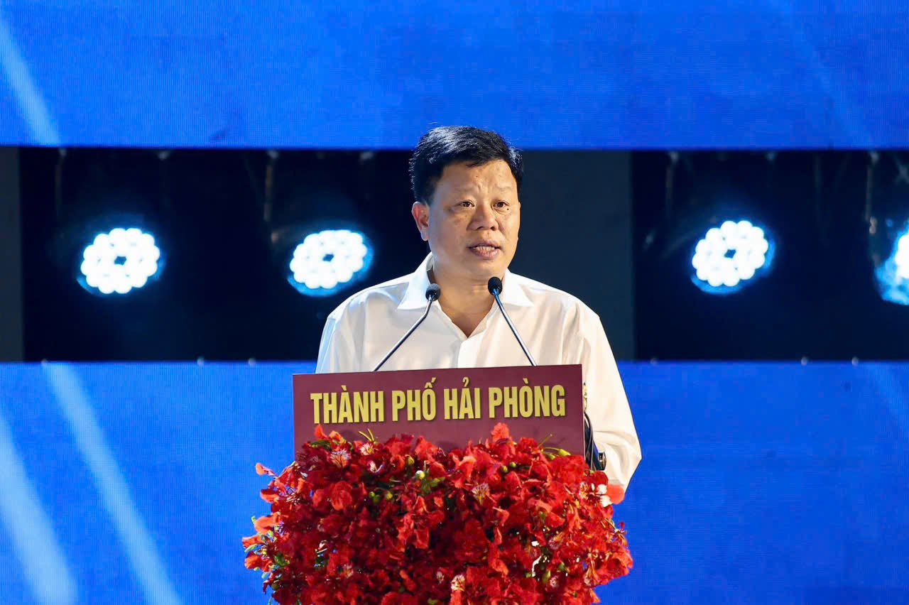 Phó Chủ tịch UBND TP Lê Trung Kiên phát biểu tại lễ khai mạc.