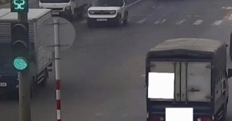 Đi thẳng khi đèn xanh vẫn bị phạt nguội, vì sao?