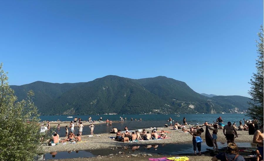Người dân địa phương tham gia các hoạt động ngoài trời tại hồ Lugano. Ảnh: Phương Linh 