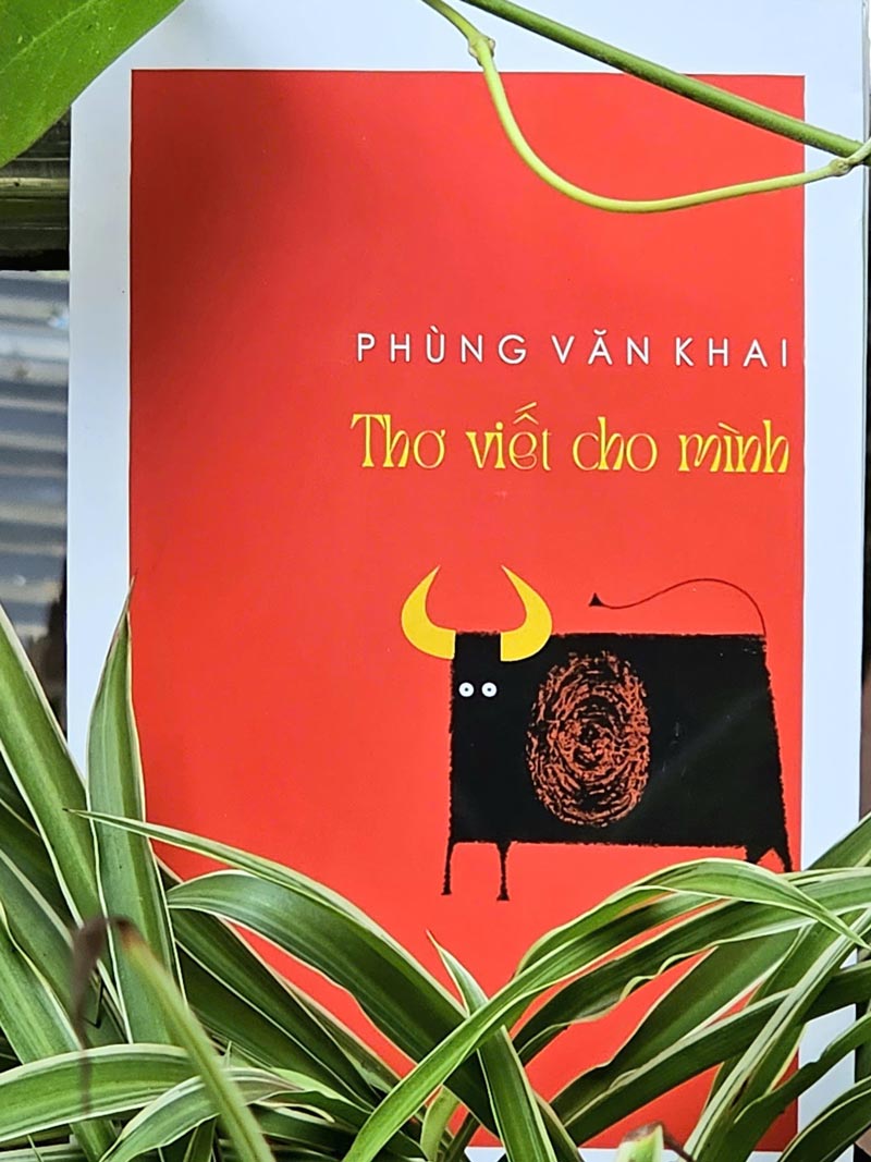 Bìa tập “Thơ viết cho mình” (Nhà xuất bản Hội Nhà văn, 5.2026). Ảnh: Nhà xuất bản