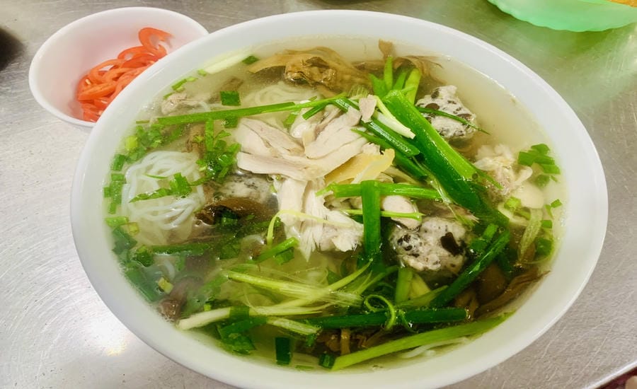 The bowl of bun moc expresses the elegant spirit of Hanoi people. Photo: Ky Lam