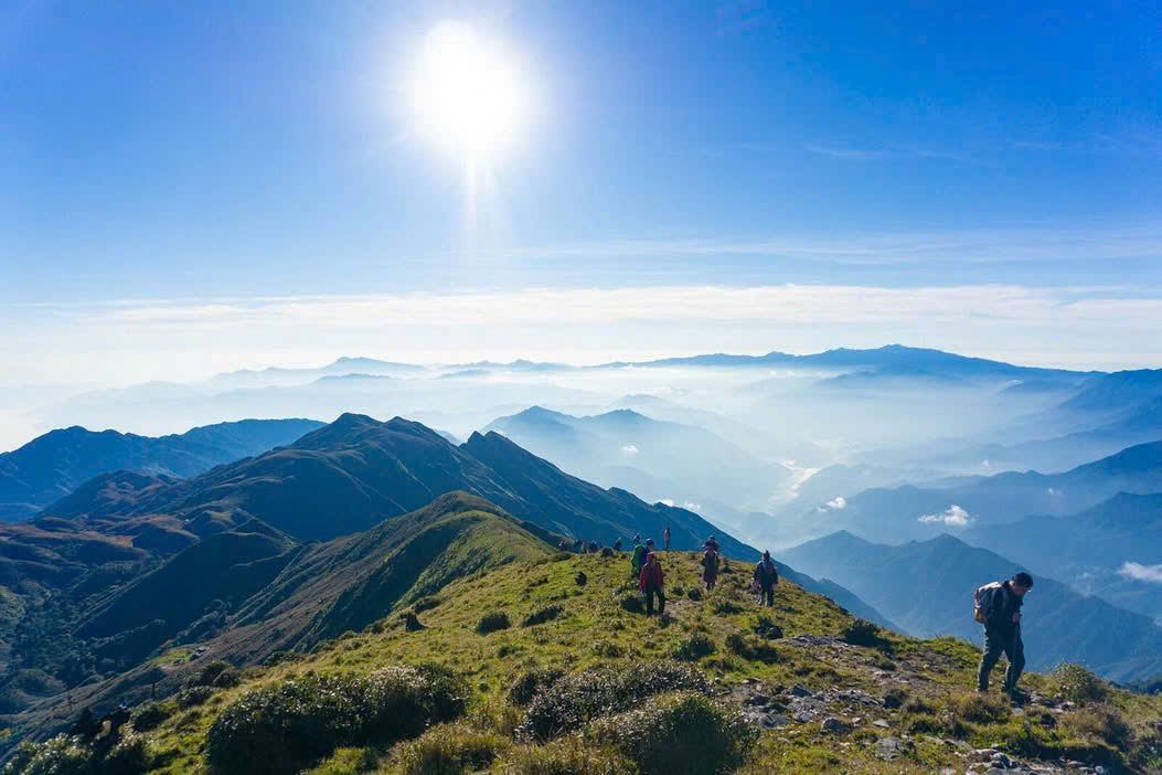 Săn mây tại Tà Xùa. Ảnh: Thanh Vũ