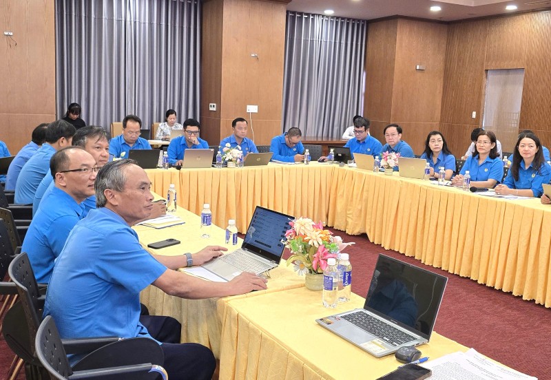 Các cán bộ công đoàn tham gia hội thảo. Ảnh: Nam Dương