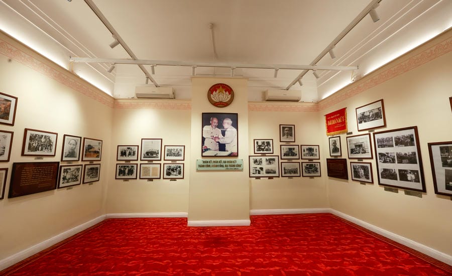 Una esquina de exhibición en el Museo del Frente de la Patria de Vietnam, No. 46 Trang Thi Street, Hanoi. Foto: Hai Nguyen