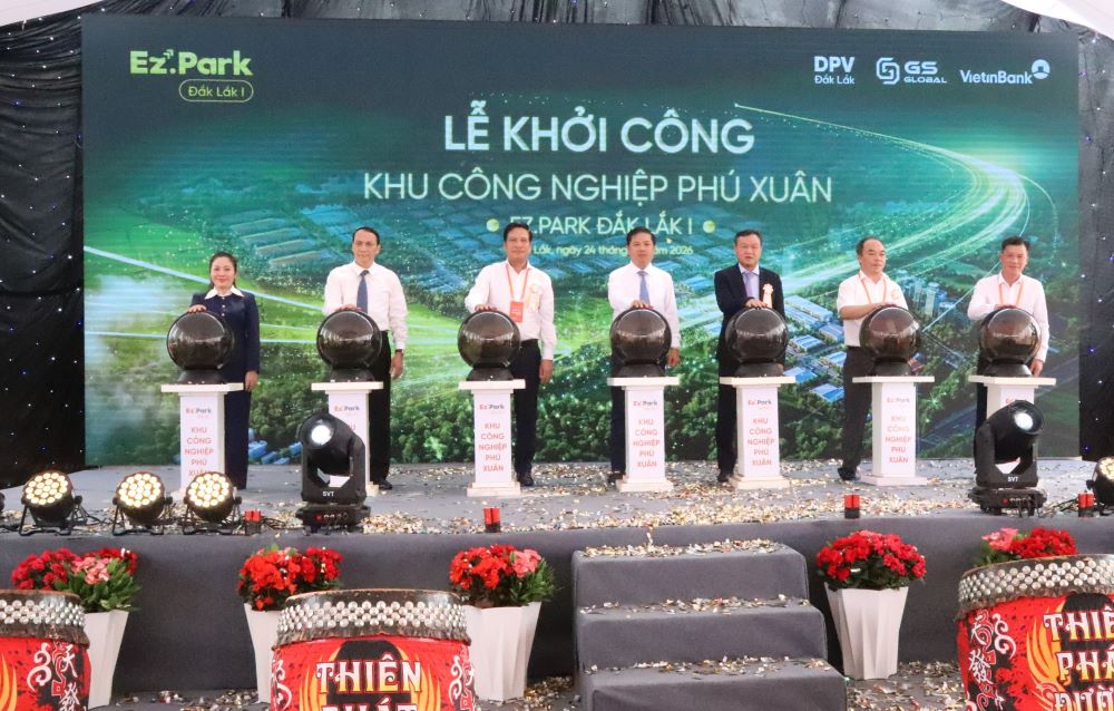The Provincial Industrial Zones Authority coordinates with DPV Dak Lak Joint Stock Company to organize the groundbreaking ceremony of the Phu Xuan Industrial Zone infrastructure construction and business investment project in Cuor Dang commune. Photo: Lam Hong