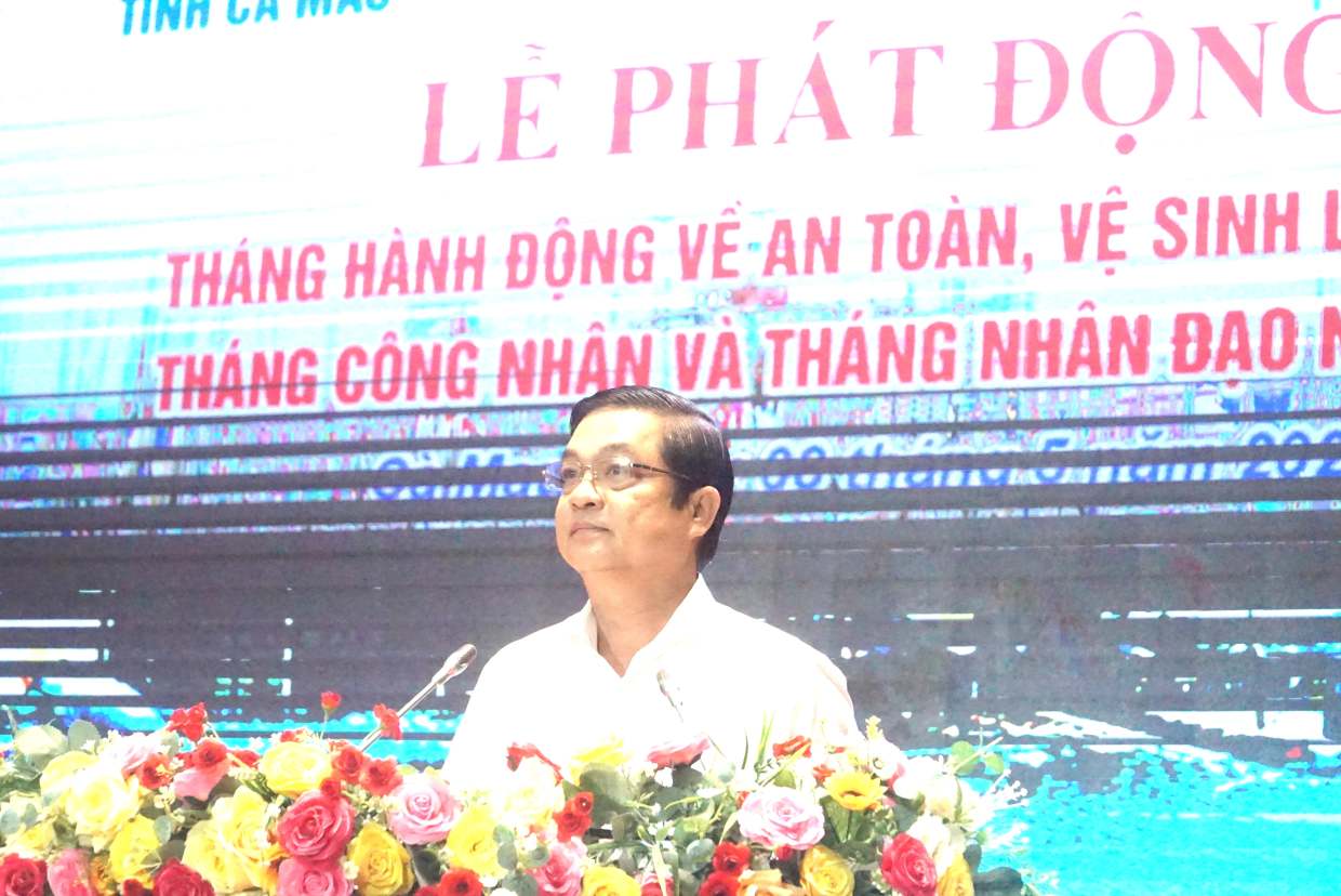 Phó Chủ tịch UBND tỉnh Cà Mau Huỳnh Chí Nguyện phát động Tháng Công nhân. Ảnh: Nhật Hồ.
