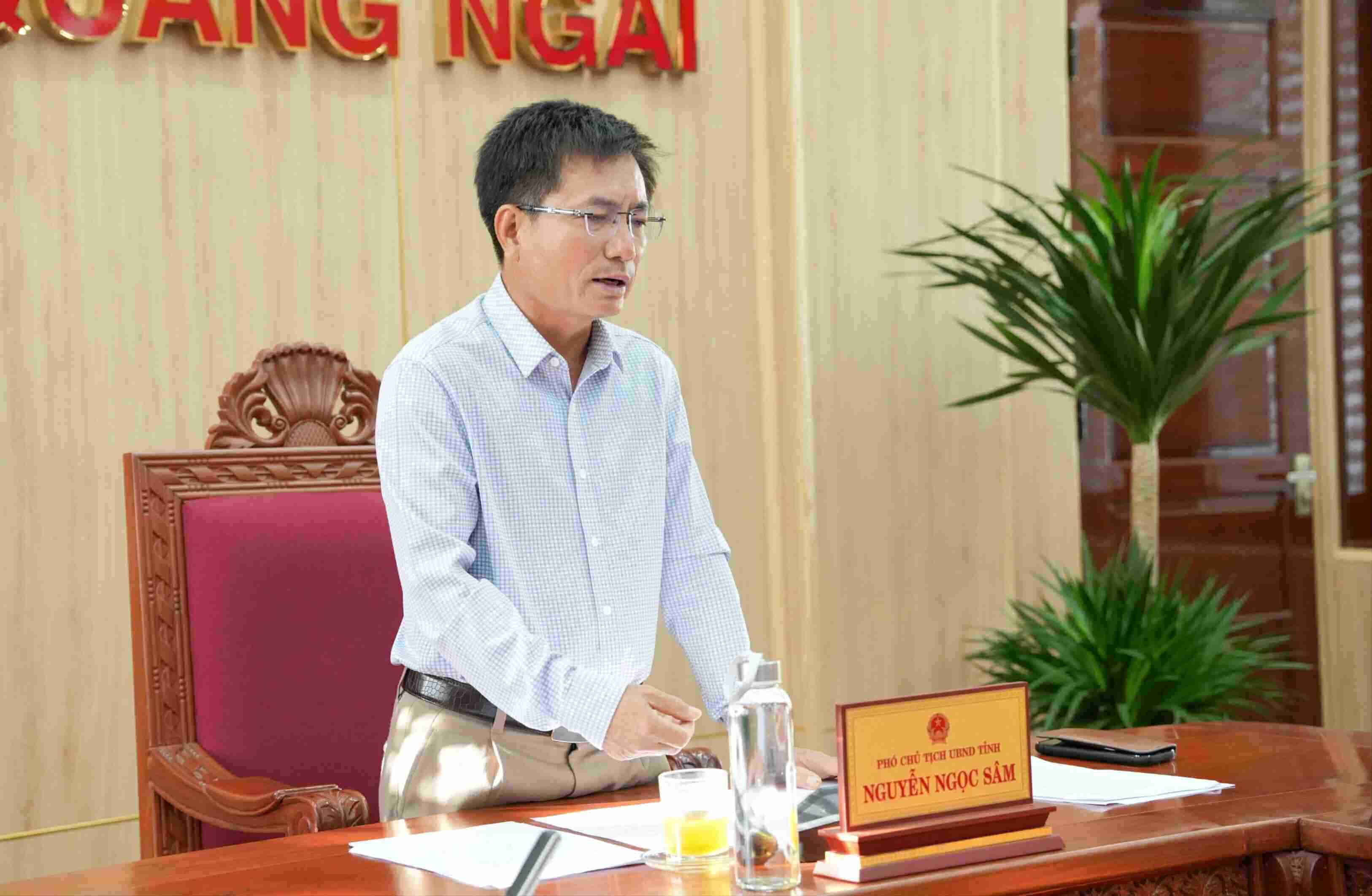 Ông Nguyễn Ngọc Sâm - Phó Chủ tịch UBND tỉnh Quảng Ngãi yêu cầu xã Măng Đen phối hợp với các sở, ngành, đơn vị tập trung đẩy nhanh công tác bồi thường, giải phóng mặt bằng đối với Dự án Khu đô thị số 1. Ảnh: Thiên Hậu