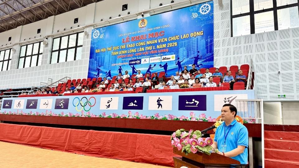 Mr. Nguyen Phuc Linh - Chairman of Vinh Long Provincial Labor Federation - delivered the opening speech of the Congress. Photo: Hoang Loc