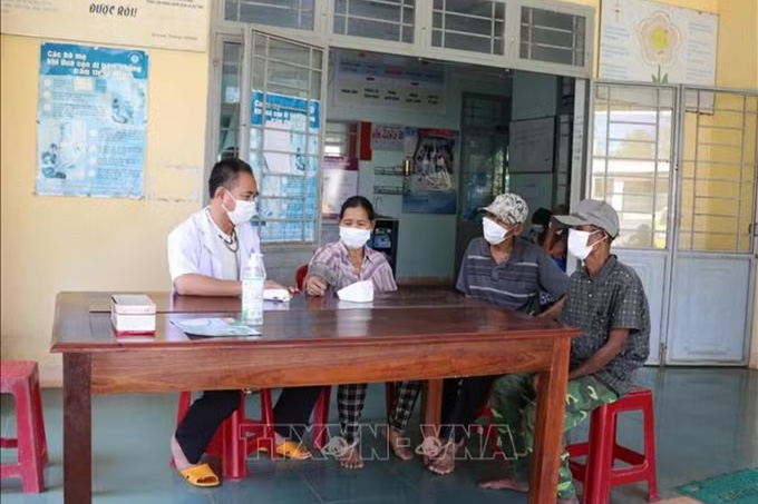 ザライ省のコミューンレベルの医療施設は、国境地域の住民のための健康管理プログラムを定期的に実施しています。写真:ホン・ディエップ/TTXVN