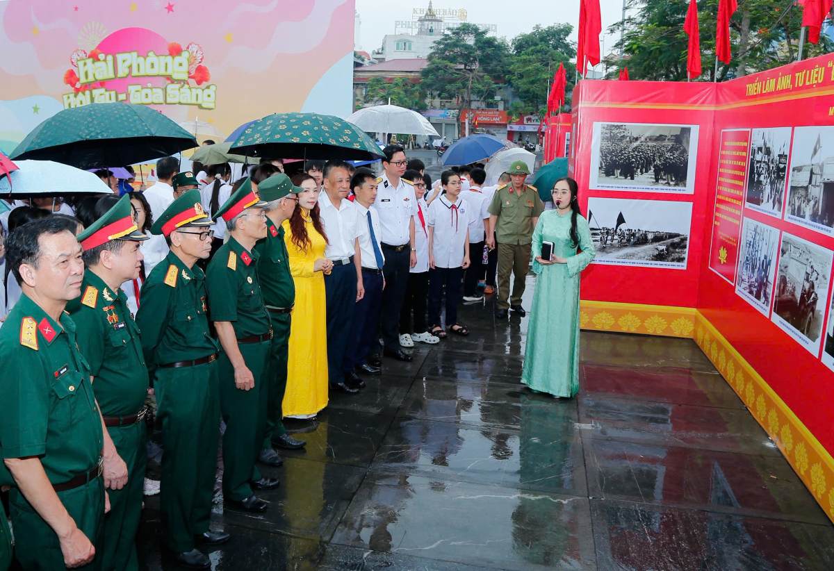 Hai Phong opens the exhibition themed "Land and People of Hai Phong through 71 years of construction and development". Photo: Hai Phong e-Portal