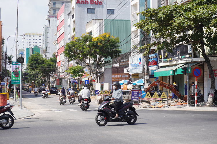 Da Nang business households hope to soon complete infrastructure to welcome guests. Photo: Tran Thi