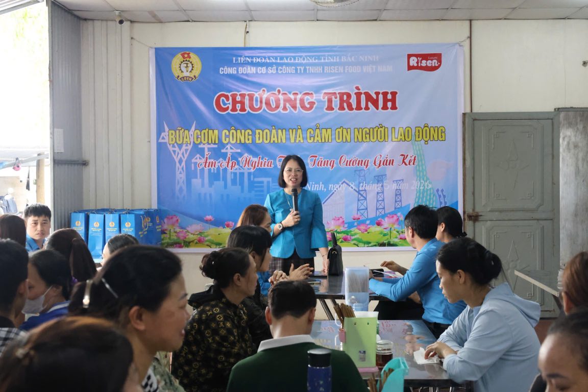 Bà Nguyễn Thị Minh Ngọc – Phó Chủ tịch Liên đoàn Lao động tỉnh Bắc Ninh phát biểu tại chương trình. Ảnh: Quyết Chiến