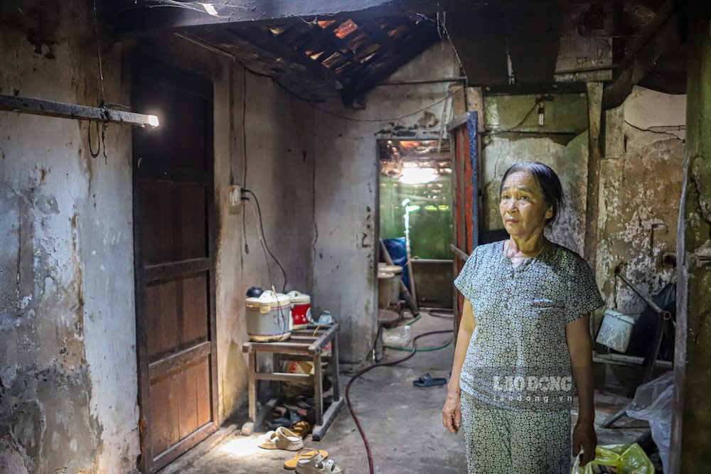 People live in hardship, waiting for compensation money from the Le Ky riverside residential area project. Photo: Nguyen Luan