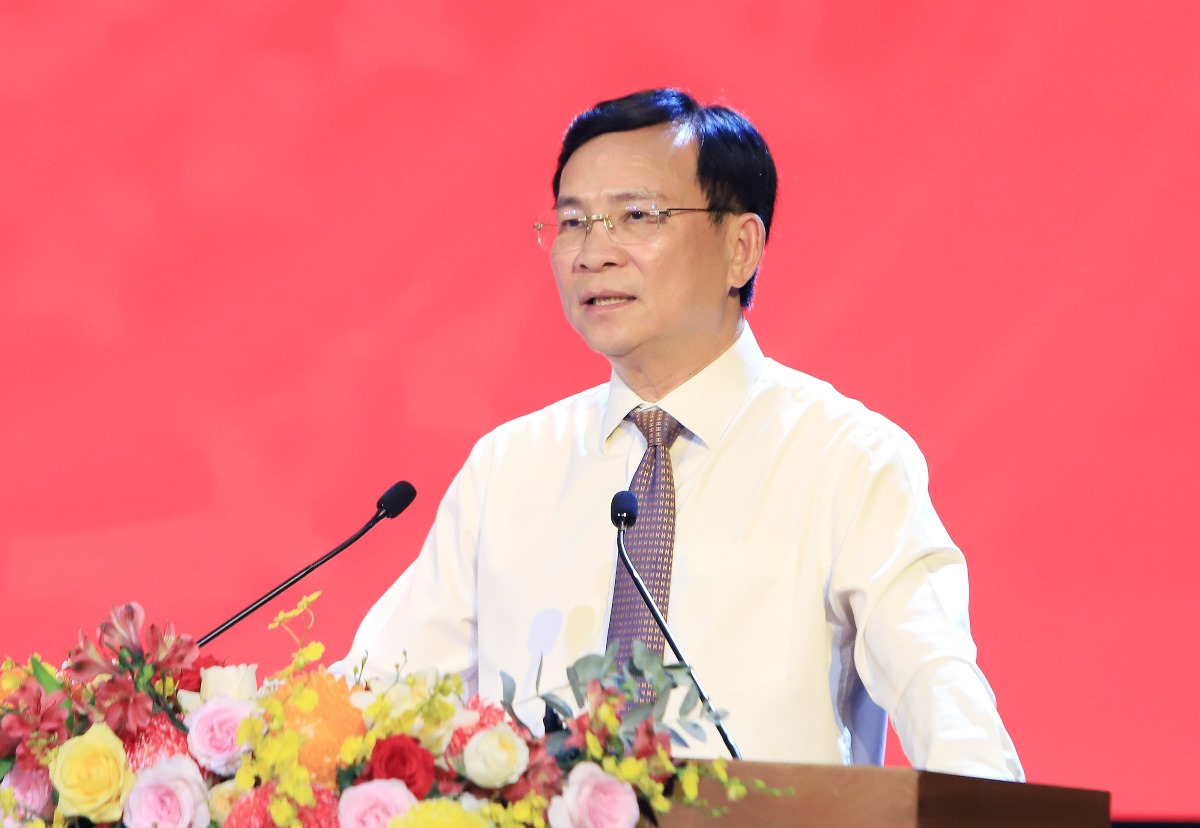 Phó Bí thư Tỉnh ủy, Chủ tịch UBND tỉnh Lâm Đồng Hồ Văn Mười tiếp thu chỉ đạo của Bộ trưởng Bộ Nội vụ. Ảnh: Phạm Duy 