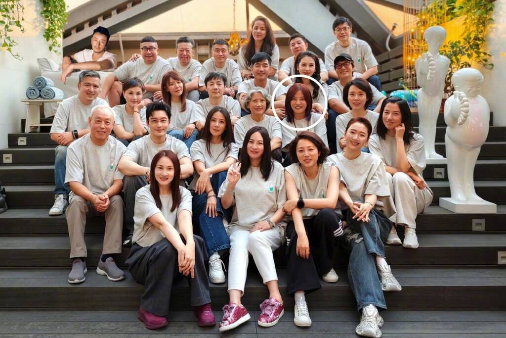 Triệu Vy tham gia buổi họp lớp cùng Huỳnh Hiểu Minh, Trần Khôn