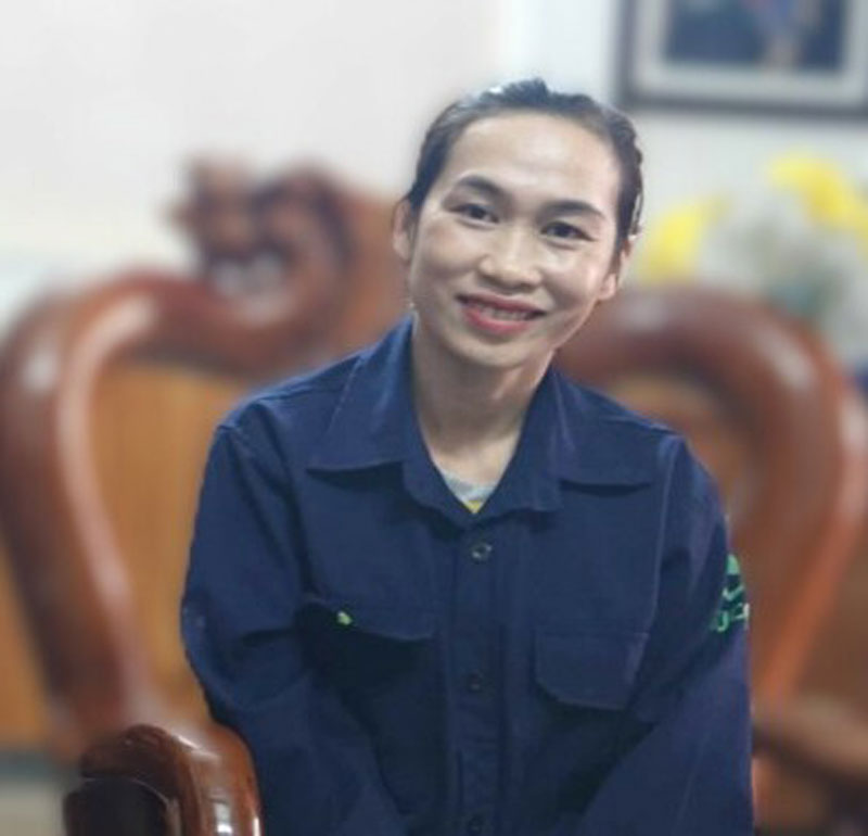 Chân dung chị Hồng, nữ lao công với nhiều nét đẹp đời thường. Ảnh: Thanh Tuấn 
