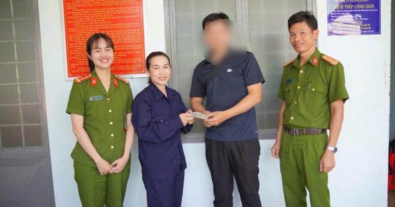 Nữ công nhân vệ sinh trả lại tài sản cho người đánh rơi
