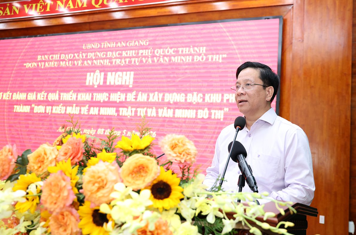 Ông Hồ Văn Mừng - Ủy viên Trung ương Đảng, Phó Bí thư Tỉnh ủy, Chủ tịch UBND tỉnh An Giang chủ trì hội nghị. Ảnh: Vũ Tiến