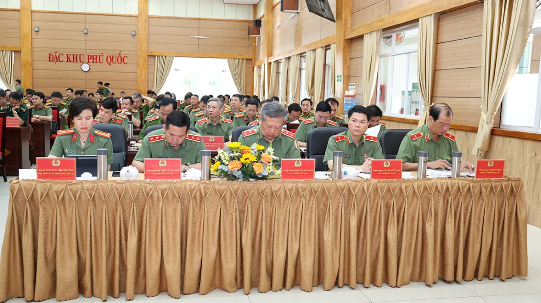 Lãnh đạo Văn phòng Bộ, các Cục nghiệp vụ thuộc Bộ Công an tại hội nghị,. Ảnh: Vũ Tiến