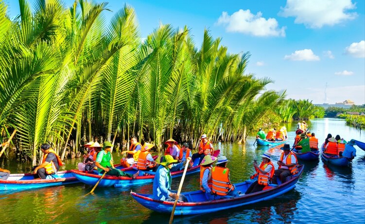 Không gian xanh mát của rừng dừa, điểm nhấn sinh thái đặc trưng gắn với du lịch cộng đồng và trải nghiệm thiên nhiên. Ảnh: Hoài Thuận