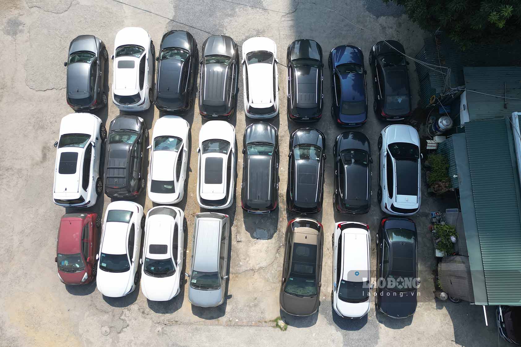 Một bãi xe trái phép trên địa bàn thành phố Hà Nội được các cơ quan chức năng xử lý. Ảnh: Ngọc Thùy