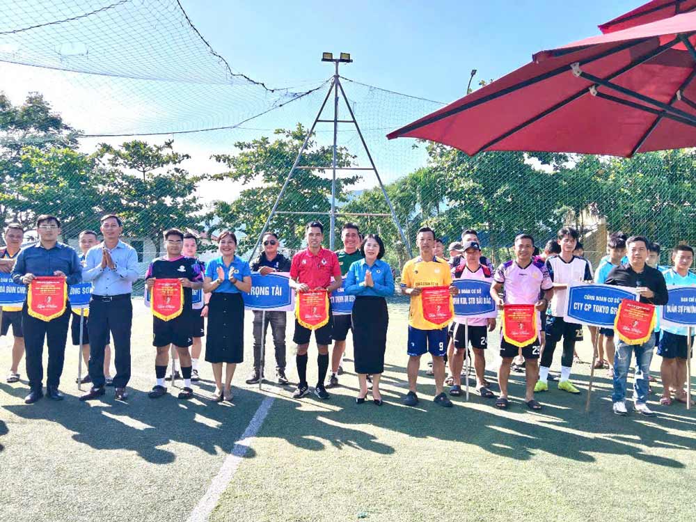 Son Tra Ward Trade Union organizes mini football tournament for workers, civil servants, and laborers to respond to Workers' Month 2026. Photo: Son Tra Trade Union