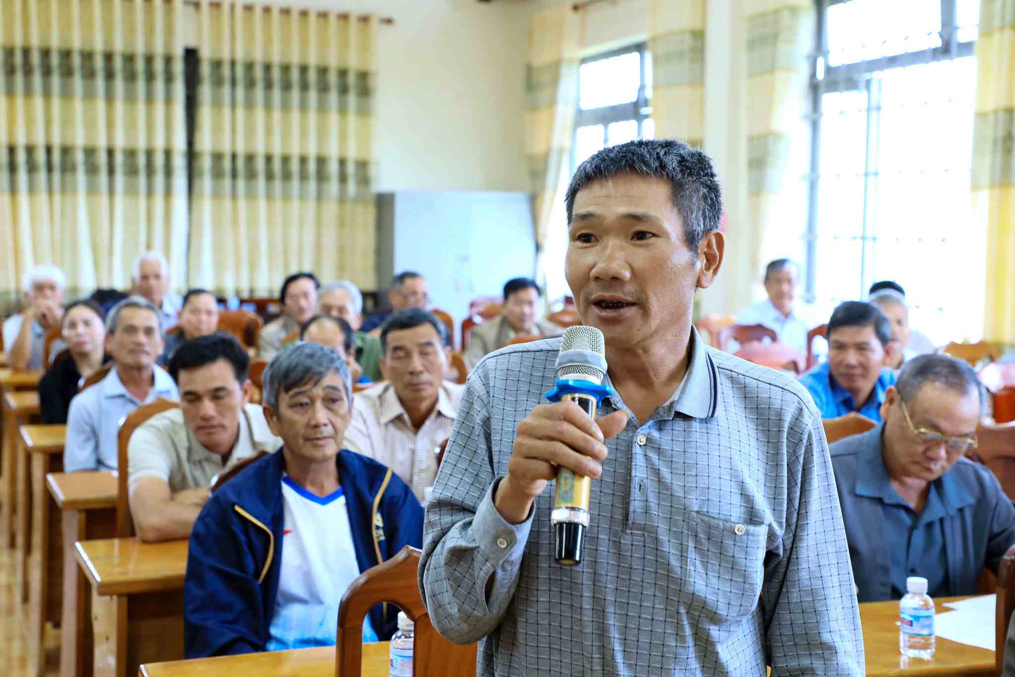 Voters in Bao Lam commune (Lam Dong) propose and reflect many issues related to land. Photo: Nguyen Quan