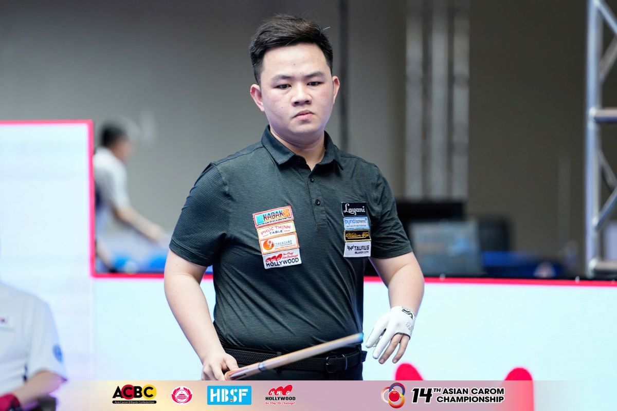 Bao Phuong Vinh joue de manière impressionnante au championnat d'Asie de carom 2026 à domicile. Photo: Phong Le