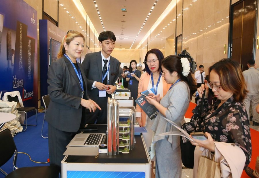 Triển lãm bên lề Hội nghị. Ảnh: Ban Tổ chức