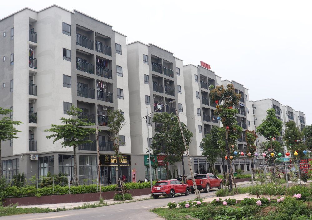 The Prime Minister requested to focus on building social housing policies for cadres, civil servants, and public employees with housing difficulties. Photo: Doan Thanh