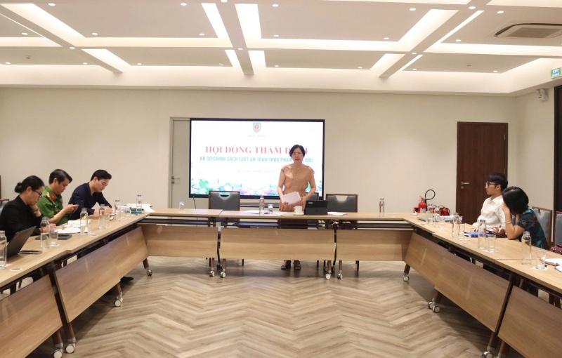 Cuộc họp Hội đồng thẩm định Hồ sơ chính sách Luật An toàn thực phẩm (sửa đổi). Dự thảo Luật đề xuất quản lý an toàn thực phẩm theo chuỗi giá trị. Ảnh: Bộ Tư pháp

