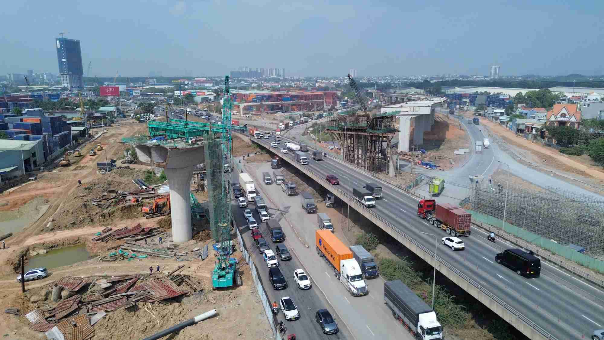 Construction of Tan Van intersection with National Highway 1 on Ring Road 3 HCMC. Photo: Minh Quan