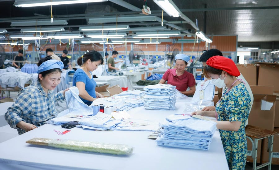 Trade union levels mobilize union members and workers to actively participate in emulation movements. Photo: Hai Nguyen