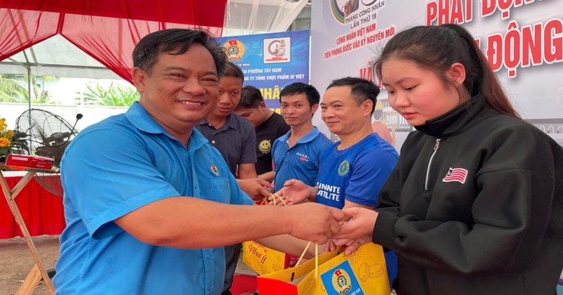 Công nhân TP.HCM mong tiếp cận nhà ở xã hội, y tế tốt hơn