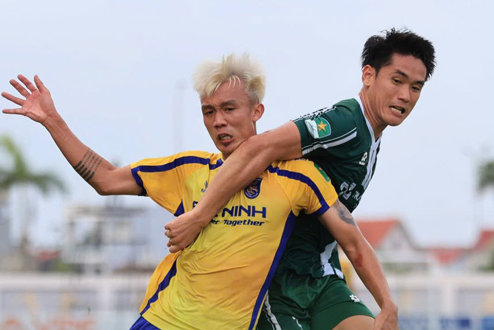 Truong Tuoi Dong Nai (blue shirt) suffers their first defeat in the 2025-2026 First Division after losing 1-2 to Bac Ninh. Photo: Truong Tuoi Dong Nai Club