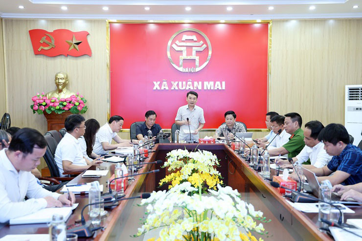 Mr. Hoang Minh Hien - Secretary of the Party Committee, Chairman of the People's Council of Xuan Mai commune (Hanoi) delivered a directive speech at the conference. Photo: Xuan Mai commune
