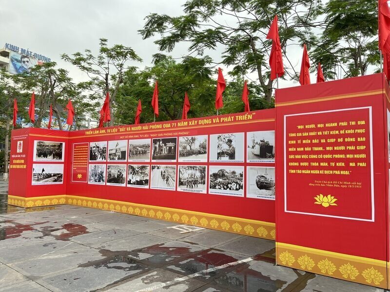 Một vài góc check-in và trưng bày tranh ảnh “Đất và người Hải Phòng qua 71 năm xây dựng và phát triển: mang đậm dấu ấn thành phố hoa phượng đỏ. Ảnh: Tường Vy