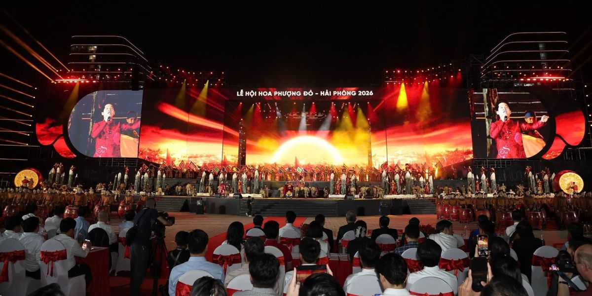 Khoảng 2 vạn khán giả dự lễ khai mạc Lễ hội Hoa Phượng Đỏ - Hải Phòng 2026. Ảnh: Cổng TTĐT Hải Phòng