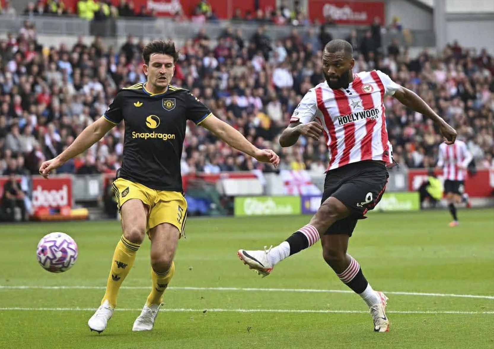 Brentford đang rất quyết tâm làm nên điều kì diệu. Ảnh: AFP