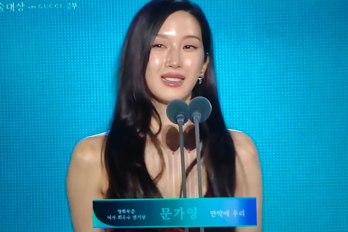Moon Ga Young thắng giải Nữ chính xuất sắc nhất mảng điện ảnh. Ảnh: Lotte