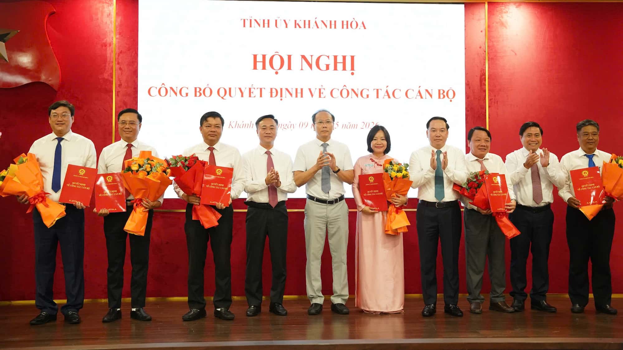 The locality has just announced decisions on personnel work, transferring and appointing many officials to hold key positions. Photo: Huu Long