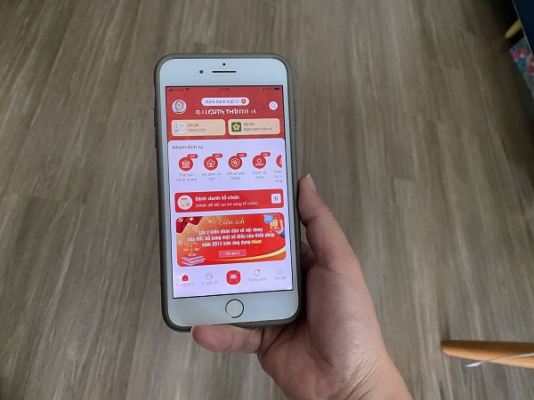 The application of information technology in social insurance, including pension payments, contributes to making it easier for people. Photo: Giang Linh